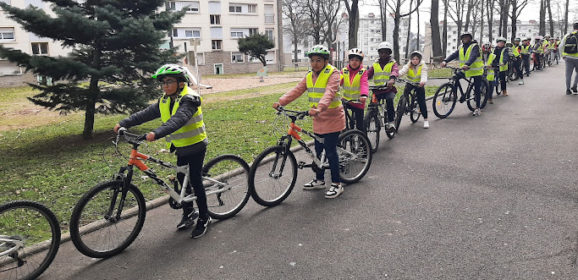 Sortie  vélo à l’école Rosa Parks avec Creusot cyclisme.