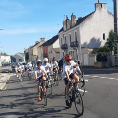 Creusot Cyclisme et Creusot Vélo Sport ont porté la flamme des jeux de Saône et Loire