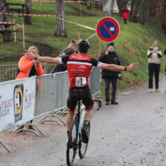 Esteban GOURGIN (Creusot Cyclisme) victorieux au Cx du Creusot